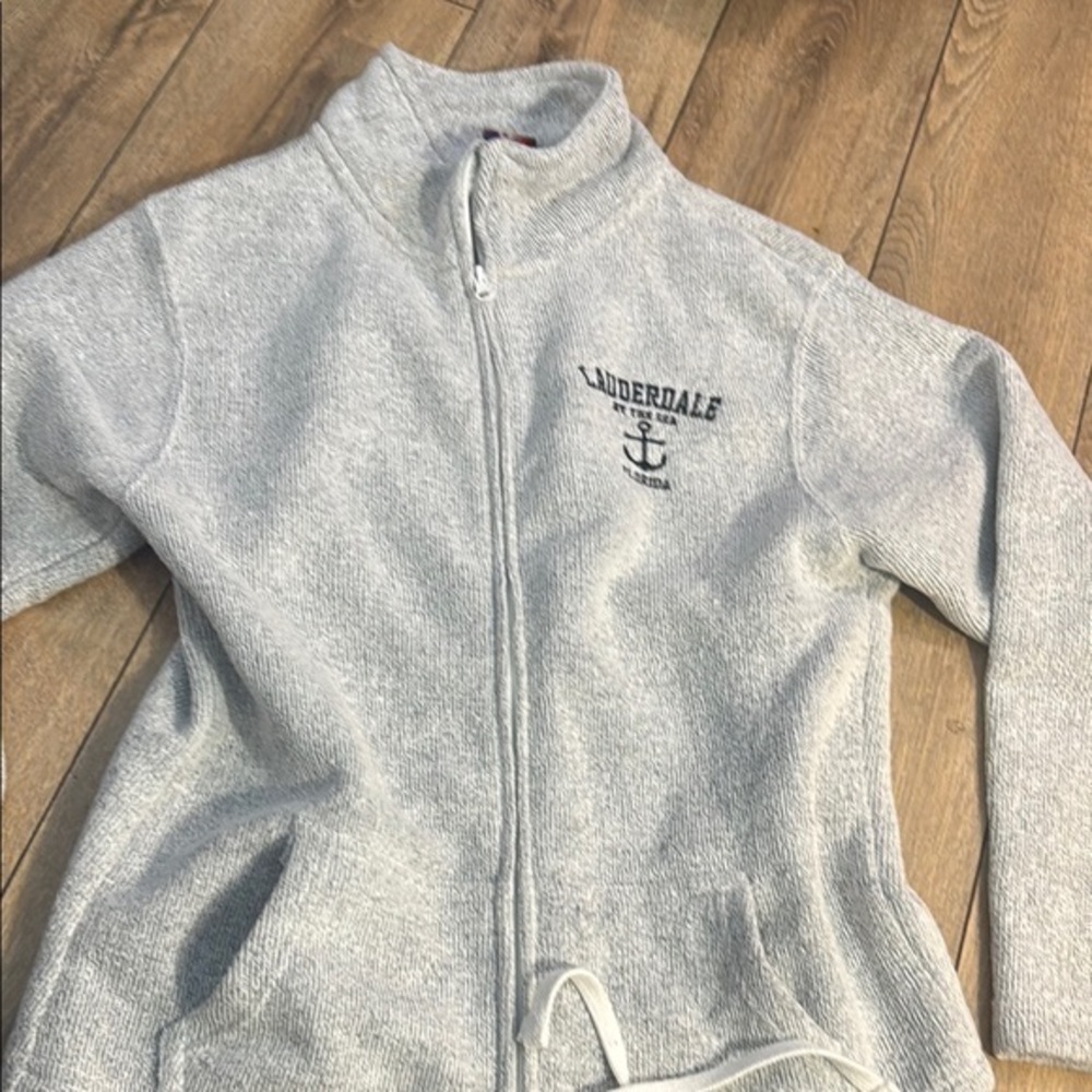 Gray Cardigan Sweater with Soft Fleece Material and Full-Zip Style